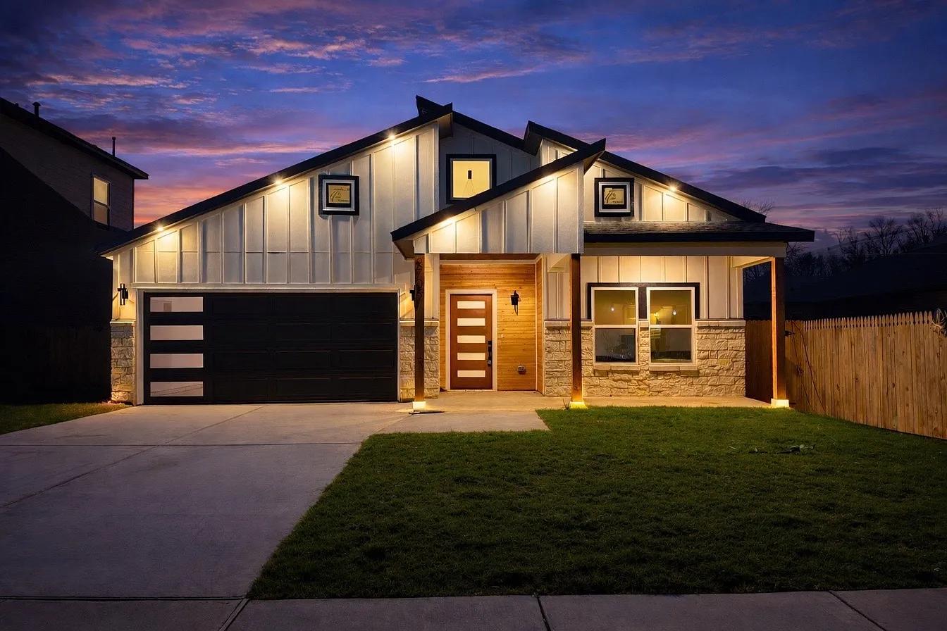 2705 S Jones St, Fort Worth, TX 76104
